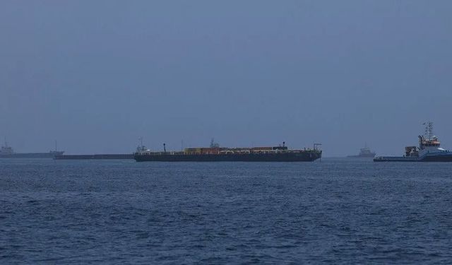 İngiltere Deniz Ticaret Operasyonları: Irak açıklarında bir tanker vuruldu