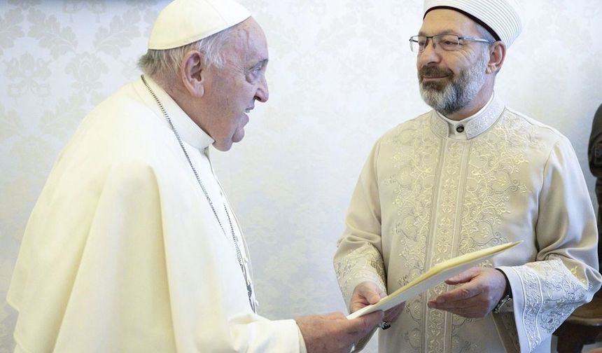 Papa Franciscus'tan TC Cumhurbaşkanı Erdoğan'a dünya barışına yaptıkları için teşekkür