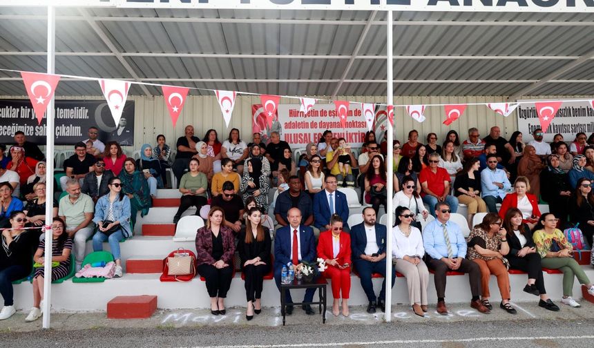 Tatar, Yeniyüzyıl Anaokulu’nun düzenlediği 23 Nisan gösterisini izledi