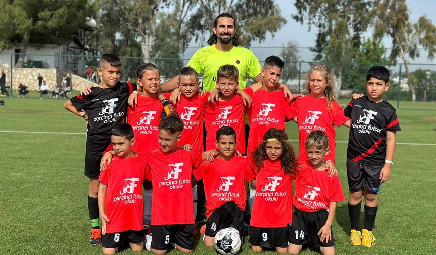 Antalya'da Uluslararası Çocuk Futbol Şenliği'nde Perçinci Spor Okulu U8 Takımı 3. Oldu