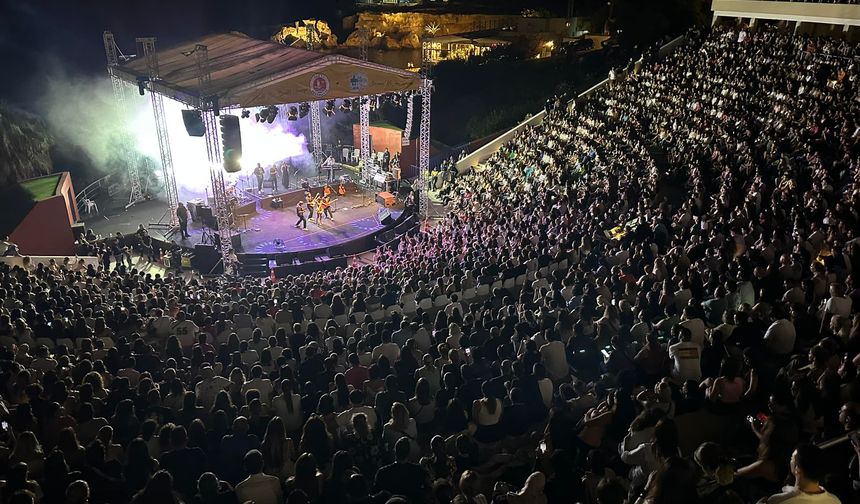 Zeynep Bastık Girne’de konser verdi