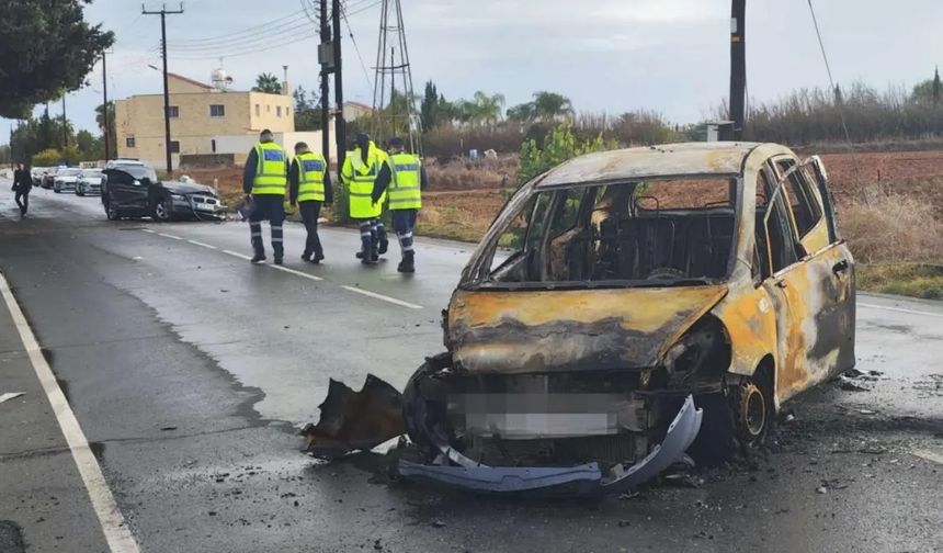 Güney Kıbrıs’ta dün gerçekleşen iki ayrı trafik kazasında dört genç yaşamını yitirdi