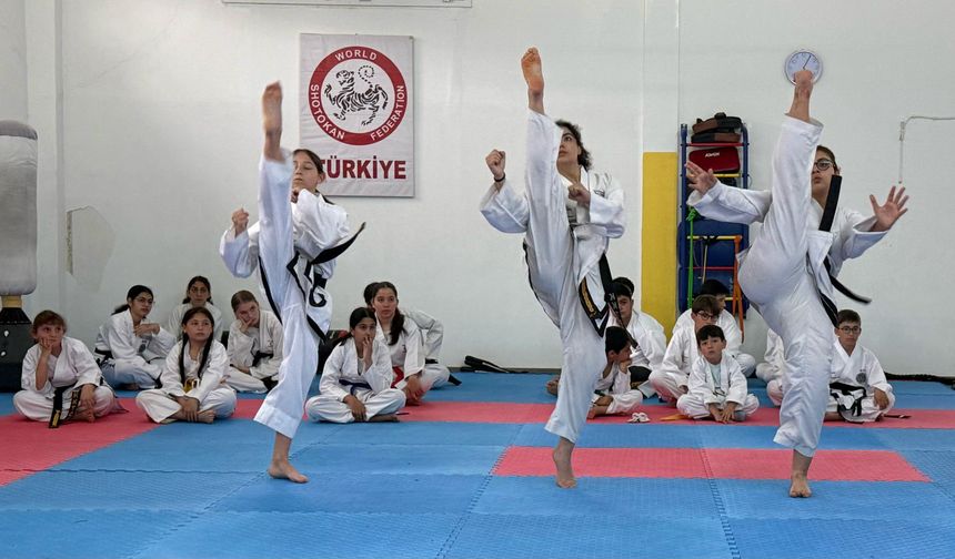 Taekwondocular 23 Nisan’ı kutladı