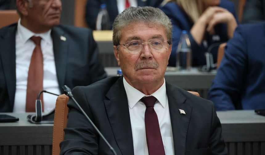 Üstel: "Bugün ilk oturumunu gerçekleştiren meclisimizin bu tarihi ve özel gününü selamlıyorum"