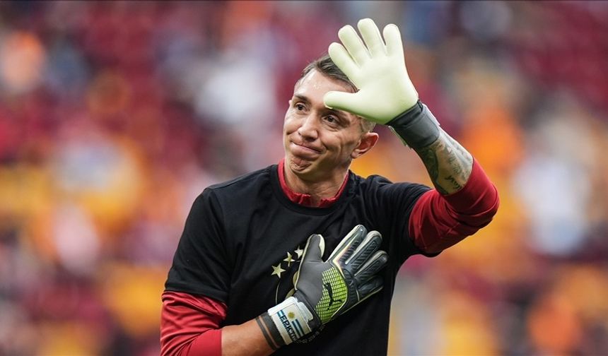 Galatasaray kariyerini sonlandıran Muslera, İstanbul'dan ayrıldı