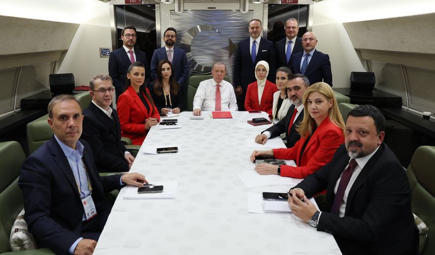 Türkiye Cumhurbaşkanı Erdoğan, Azerbaycan dönüşü gazetecilerin sorularını yanıtladı...