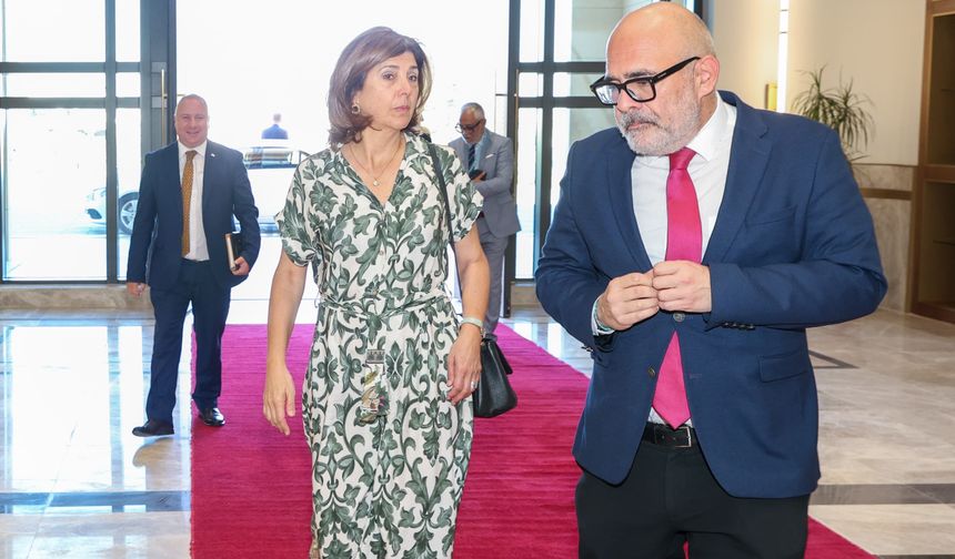 Holguin'in Kıbrıs temasları..