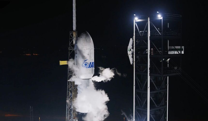 İsrail, Elon Musk'ın SpaceX şirketi aracılığıyla "Dror 1" iletişim uydusunu uzaya fırlattı