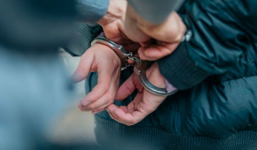 Kaza yapıp aracı kimin kullandığı konusunda polise yalan beyanda bulunan üç kişi tutuklandı