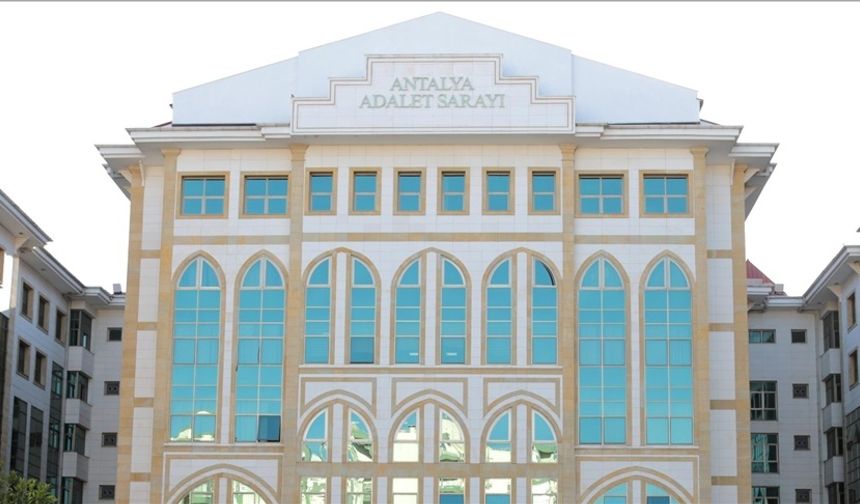 Antalya Büyükşehir Belediyesine yönelik "rüşvet" operasyonunda 17 kişi gözaltına alındı