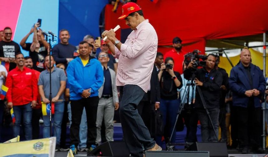 Venezuela Devlet Başkanı Maduro, dans ederek ABD'ye "barış" çağrısında bulundu