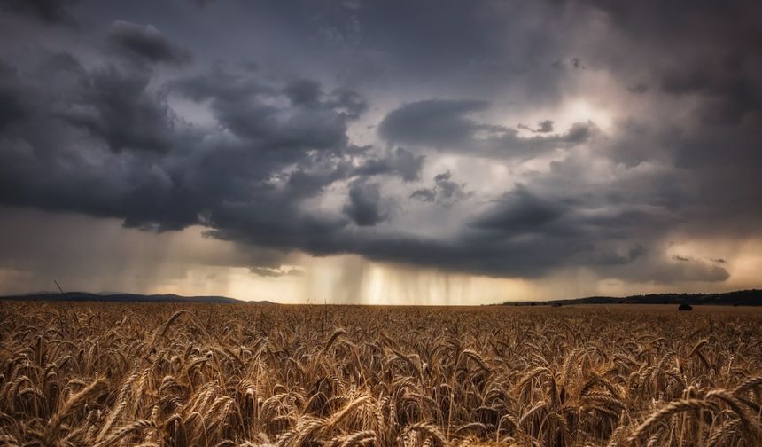 İran’da kuraklık: İHA’larla bulut tohumlama çalışması yapılıyor