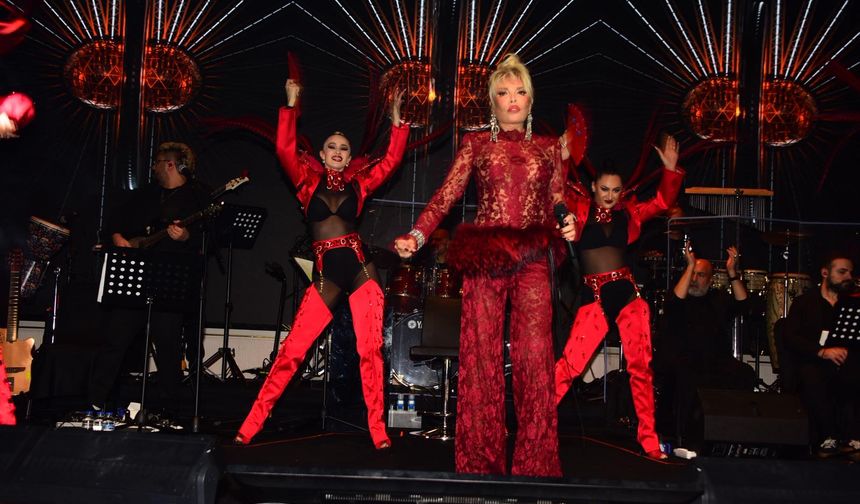 Ajda Pekkan, Chamada Prestige Hotel’de büyüleyici bir geceye imza attı