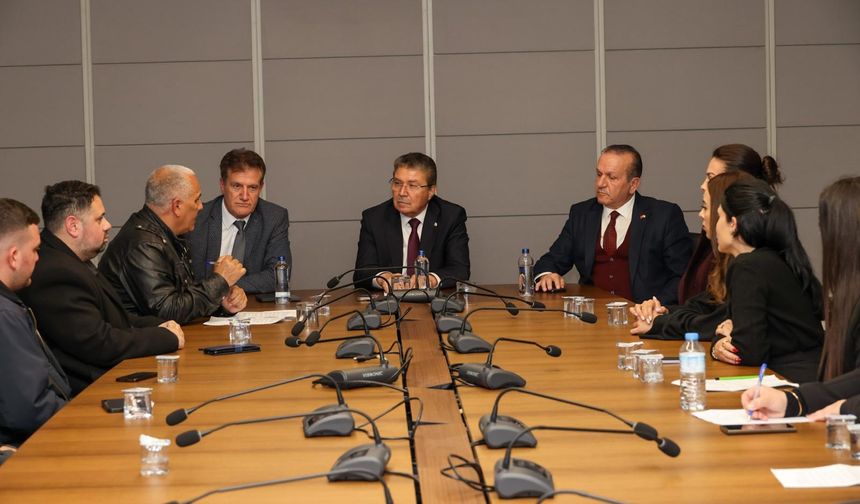 Geçici öğretmenlerden siyasi partilere ziyaret