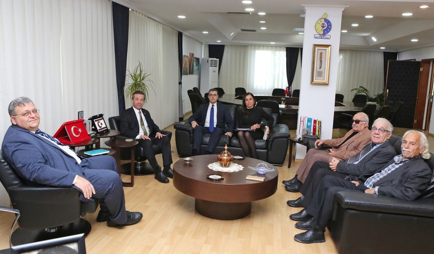 Dışişleri Bakanı Ertuğruloğlu Vakıflar heyetini kabul etti