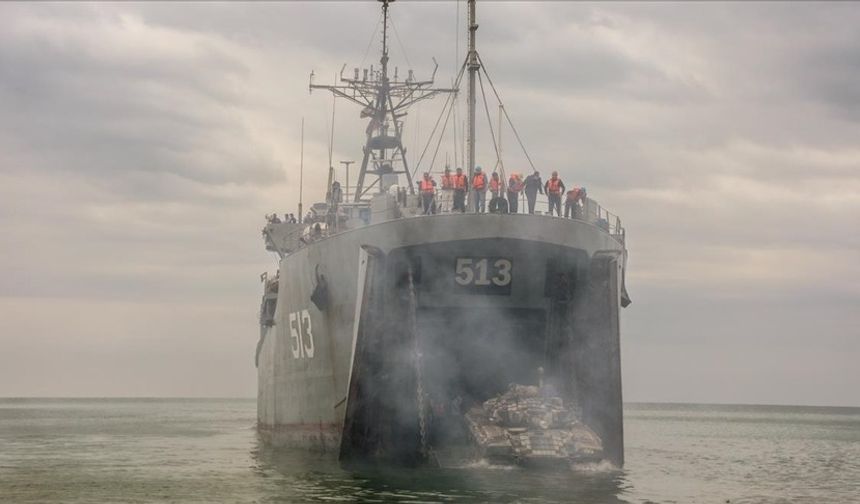 İran, Hürmüz Boğazı'nda güvenlik tehditlerine karşı askeri tatbikat başlattı