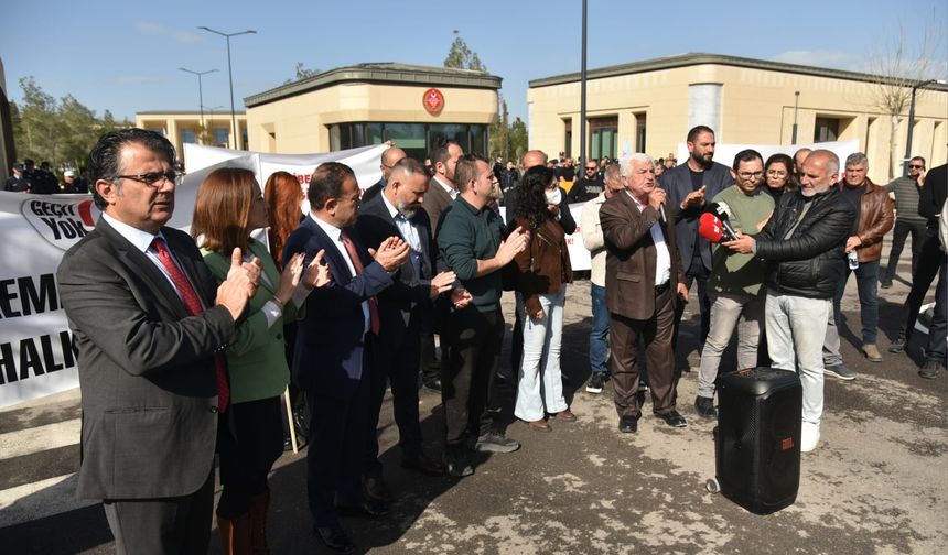 Sendikalar, fiber optik protokolüne karşı Meclis önünde eylem yapıyor