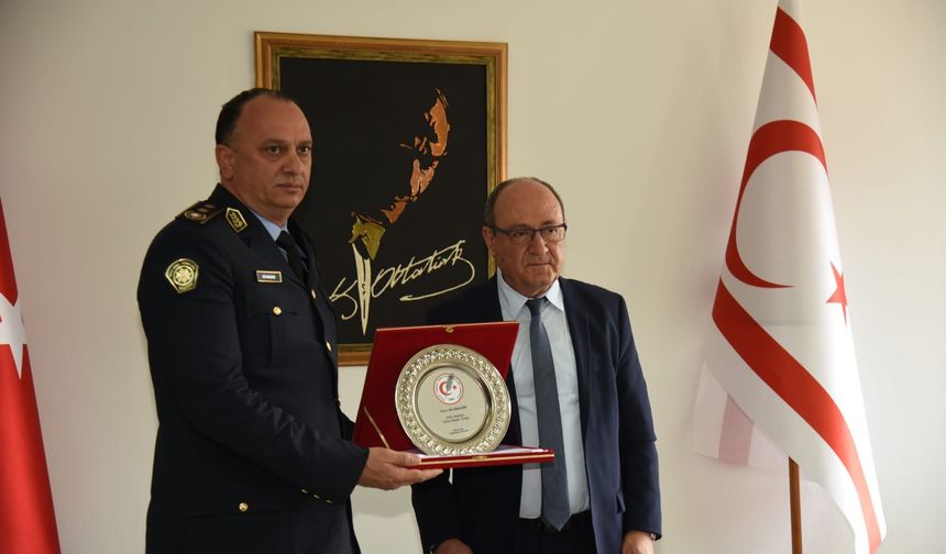 Gazeteciler Cemiyeti Polis Genel Müdürü Adalıer’e başarı plaketi takdim etti