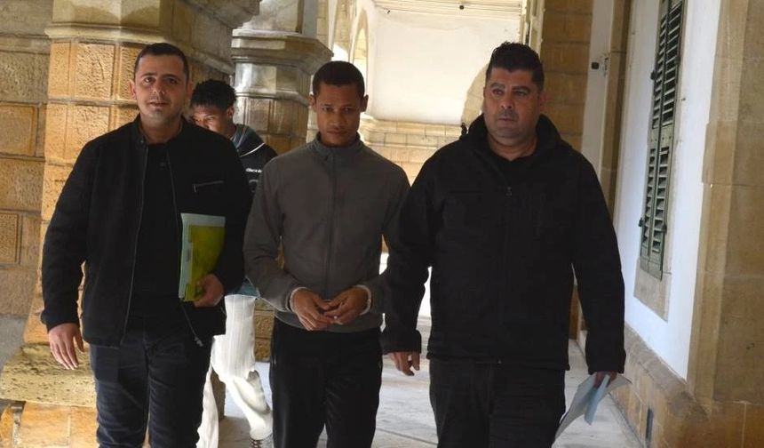 Soygun, yaralama, darp ve mülke tecavüz suçlarıyla itham ediliyor