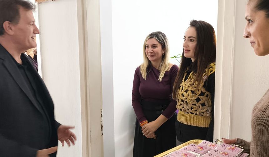 Arıklı, kadın personelin gününü kutladı