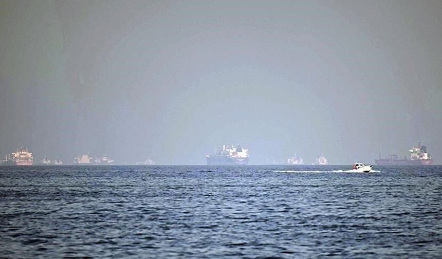 Hürmüz Boğazı'nda bir konteyner gemisinin "bilinmeyen" bir cisimden hasar gördüğü bildirildi