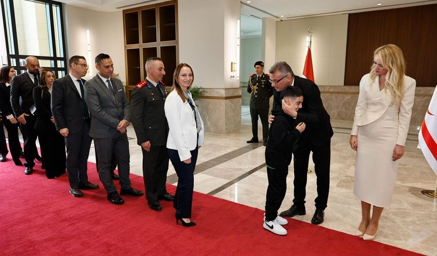 Erhürman ve eşi Nilden Bektaş Erhürman halkla bayramlaştı