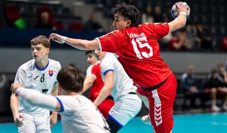 Atahan Akçam Türkiye U18 Hentbol Milli Takımı’na çağrıldı