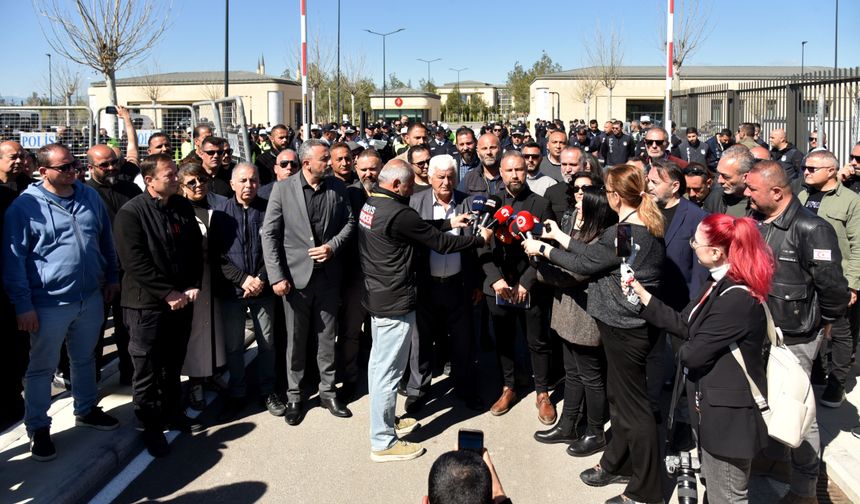 Sendikalar Meclis önünde açıklama yaptı