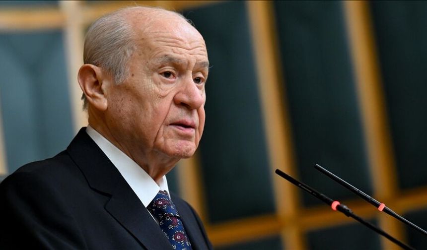 Bahçeli, "Kimse bizden Güney kesiminin silaha boğulduğu bir dönemde Kuzey Kıbrıs'ı yalnız bırakmamızı beklemesin"