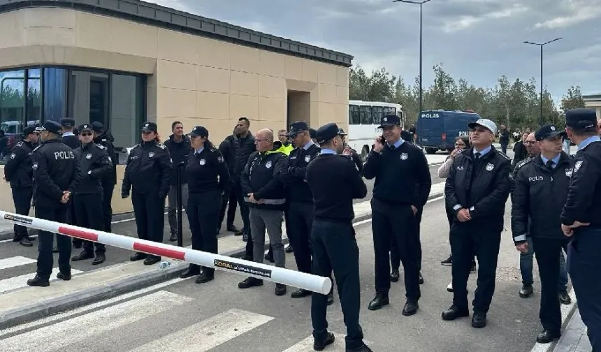 Biber gazlı, tazyikli sulu ve coplu eylem sürüyor: Polis, eylem alanına giriş yapılmasına izin vermiyor