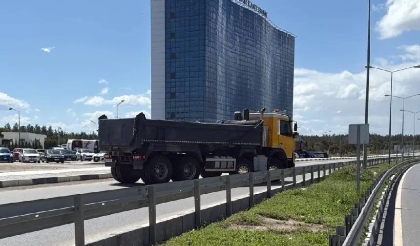 Lefkoşa’da Eylem: Osman Örek Caddesi Trafiğe Kapatıldı