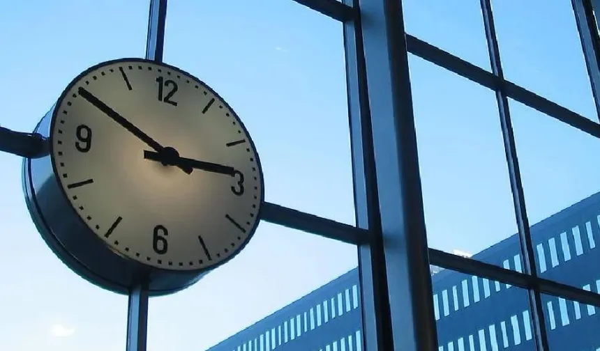 Yaz saati uygulaması başladı: Saatler 1 saat ileri alındı