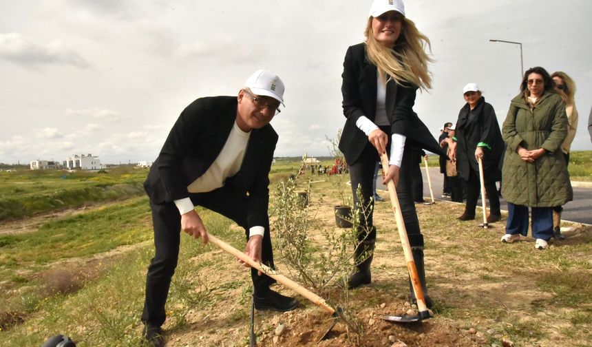 “Yeniden Yeşil Kıbrıs” etkinliğiyle ülke genelinde eş zamanlı fidan dikimi gerçekleştirildi