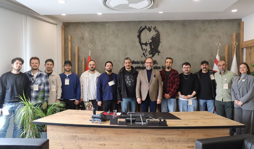 Denizli Büyükşehir Belediyesi Şehir Tiyatrosu ekibi, Başkan Sadıkoğlu’nu ziyaret etti