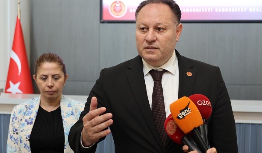 Öztürkler: “Hükümet uzlaşmacı tavırla hareket edecek, atılacak adımı değerlendirecek”