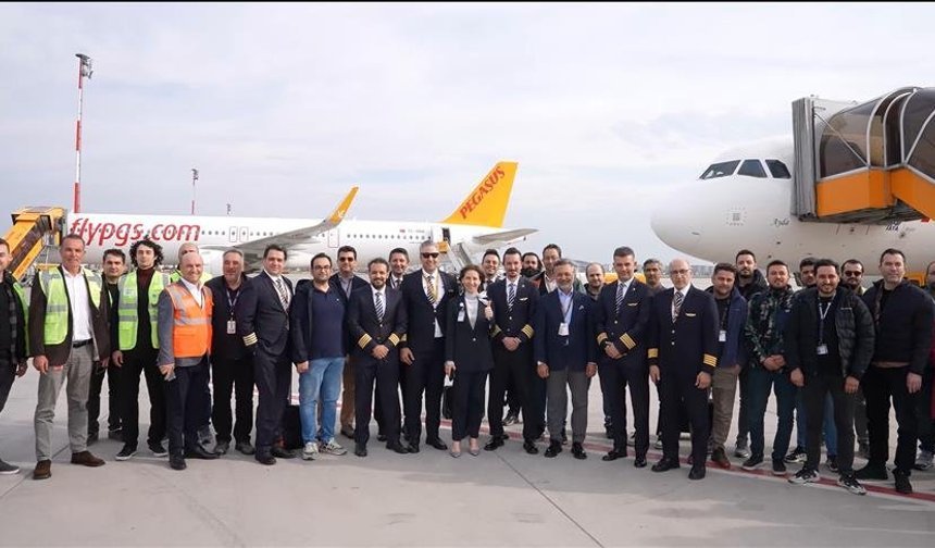 İran'da mahsur kalan Pegasus uçağı 52 gün sonra İstanbul'a döndü
