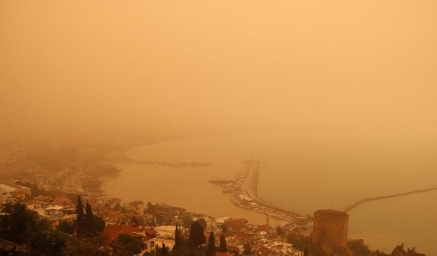 Afrika'dan gelen çöl toz Alanya'da da etkili oldu