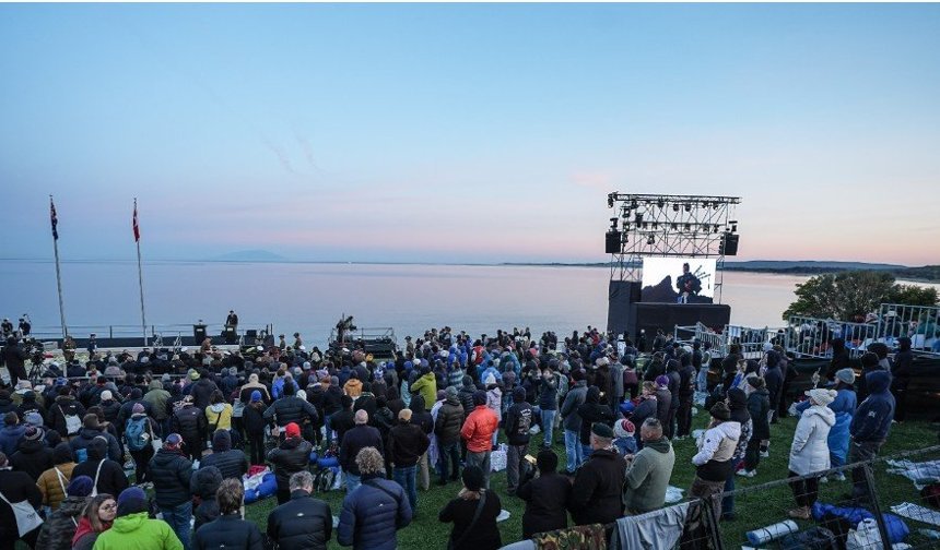 Anzak Koyu'nda geleneksel "Şafak Ayini" yapıldı