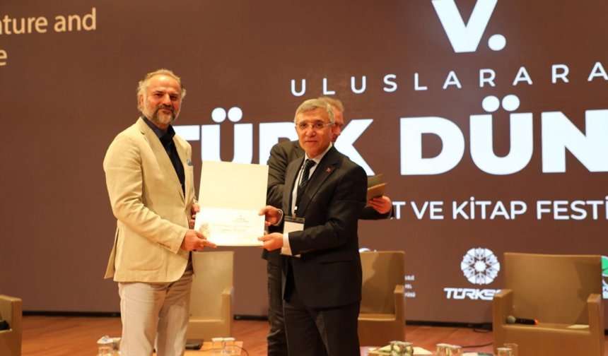 KKTC'li sanatçı Ceyhan Özyıldız'a “Hacı Bektaş-ı Veli” özel ödülü ...