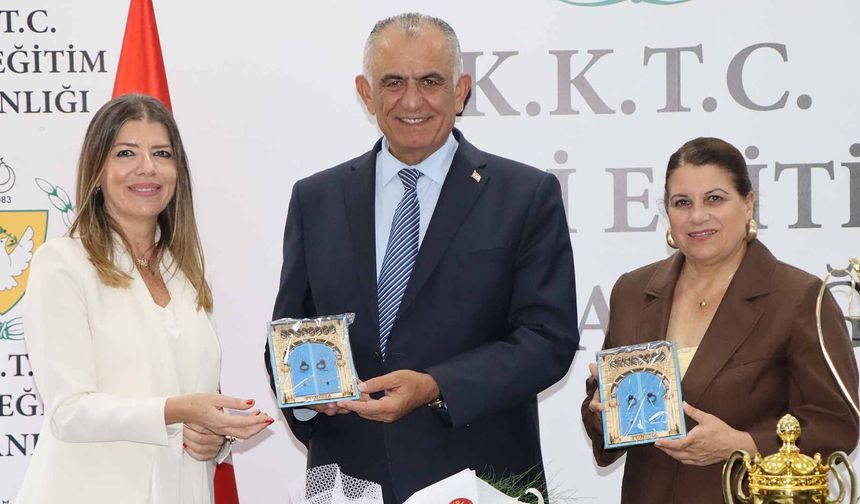 Çavuşoğlu, Tunus'ta ödül kazanan Haydarpaşa Ticaret Lisesi öğrencilerini kabul etti