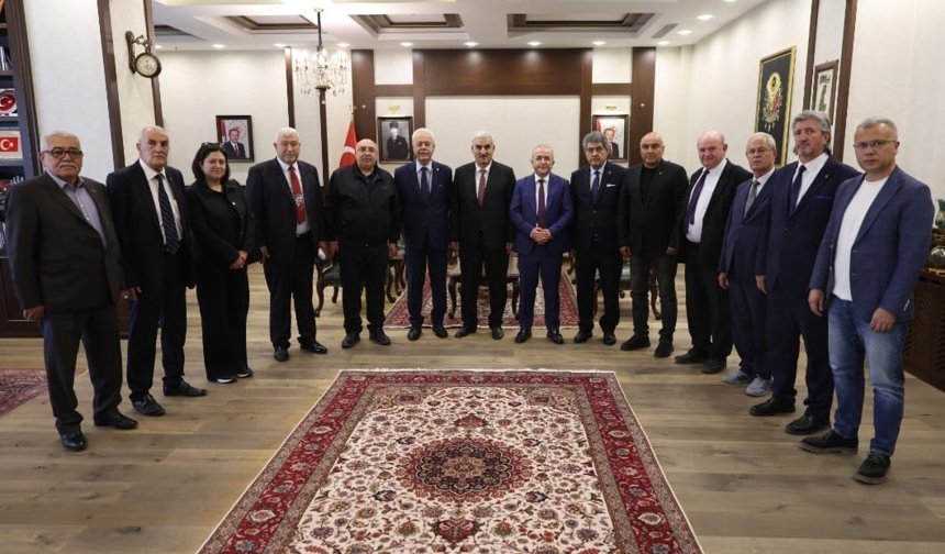 Türk Dünyası Gazeteciler Federasyonu heyetinden Elazıg Valis Numan Hatipogluna ziyeret