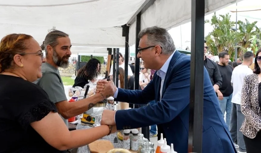 Cumhurbaşkanı Tufan Erhürman, Karşıyaka Taş Armudu Festivali’ne katıldı