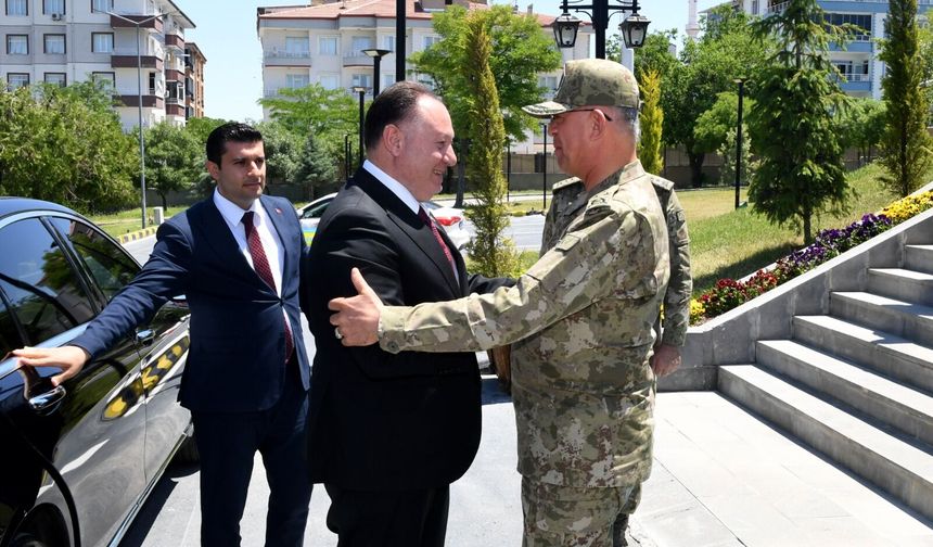 Meclis Başkanı Öztürkler, Korgeneral Topaloğlu’nu ziyaret etti