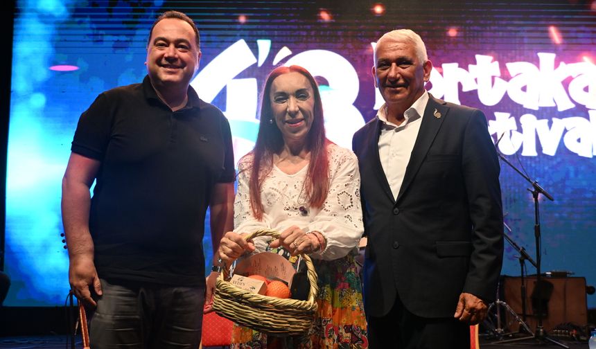 Güzelyurt Portakal Festivalinde Leman Sam sahne aldı
