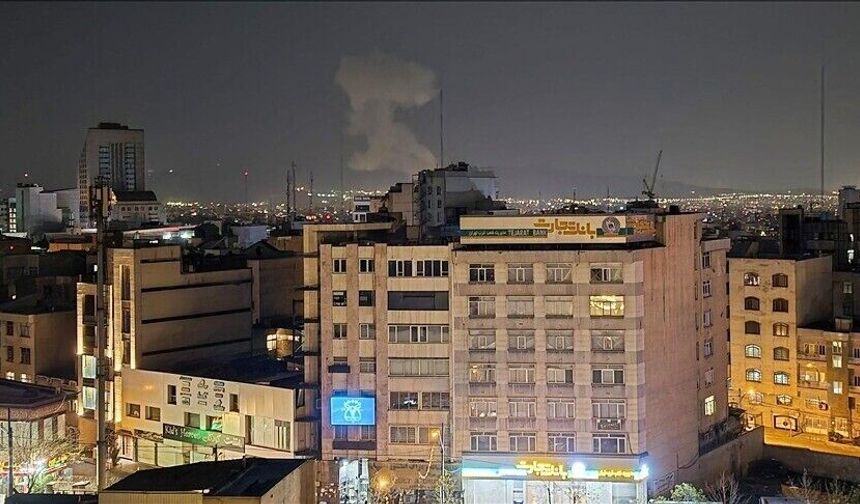ABD ordusu İran'a hava saldırıları düzenlediğini duyurdu