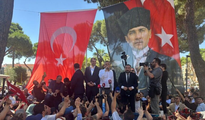 CHP Grup Başkanı Özel: "Biz partimizdeyiz ama yeni bir yürüyüşün, yeni bir yaklaşımın içindeyiz"