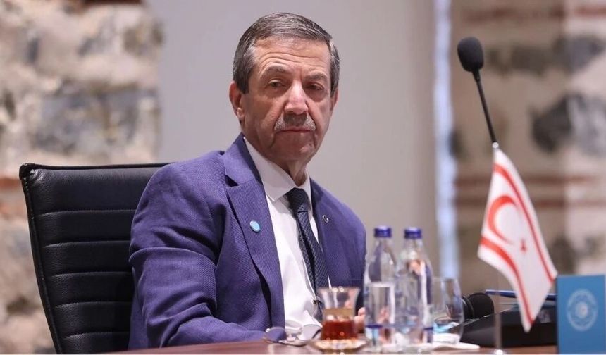 ''Romantik, hayal dünyasında, ütopyada gibi hareket eden bir Cumhurbaşkanımız var''