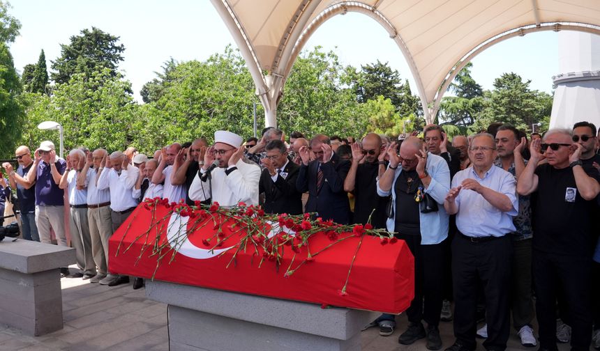Türk tiyatrosunun usta ismi Zihni Göktay, son yolculuğuna uğurlandı
