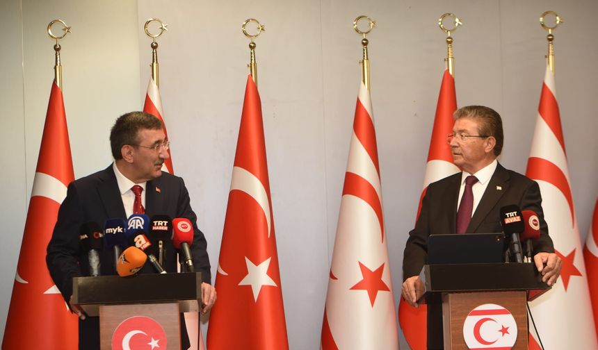 Üstel ve Yılmaz, Ercan Havalimanı'nda basın toplantısı düzenledi
