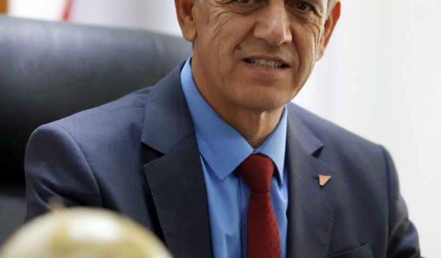 KHK Başkanı Köseoğlu bugün gerçekleşen yazılı sınavlarının sorunsuz geçtiğini söyledi